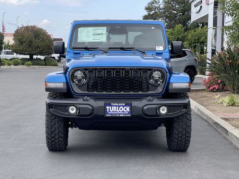 New 2026 Jeep Gladiator Sport AWD/4WD image 3