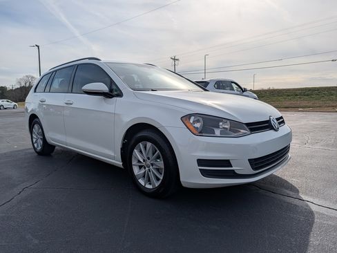 Used 2017 Volkswagen Golf S image 4