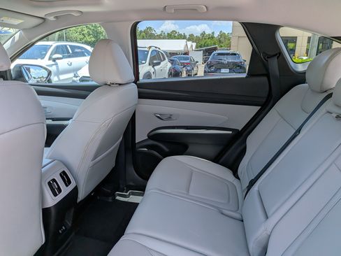 Used 2025 Hyundai Tucson SEL FWD image 15