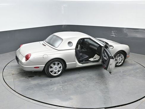 Used 2005 Ford Thunderbird image 24
