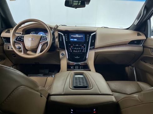 Used 2017 Cadillac Escalade Platinum image 34