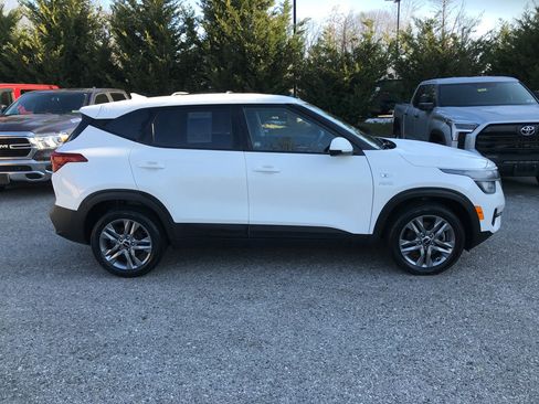 Used 2022 Kia Seltos LX image 8