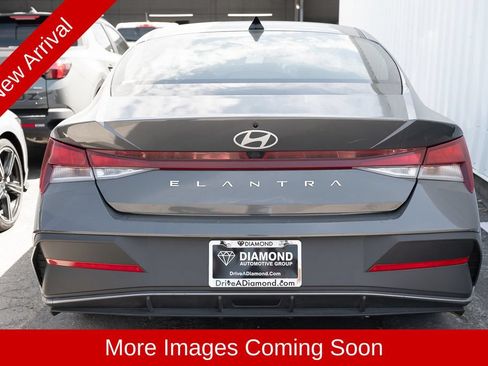 Used 2024 Hyundai Elantra SEL FWD image 4