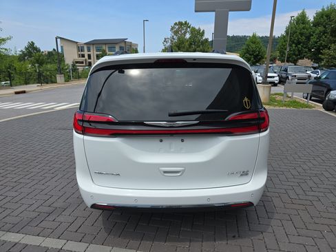 Used 2023 Chrysler Pacifica Limited w/ Uconnect Theater Family Group AWD/4WD image 6