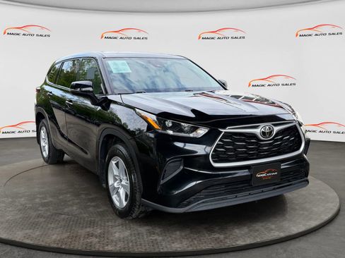 Used 2021 Toyota Highlander L AWD/4WD image 5