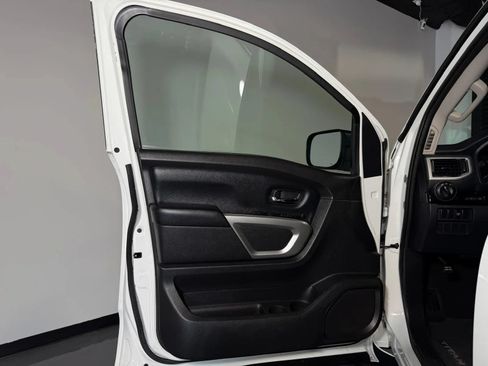 Used 2018 Nissan Titan S AWD/4WD image 21