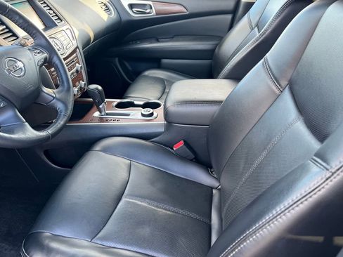 Used 2020 Nissan Pathfinder Platinum image 9