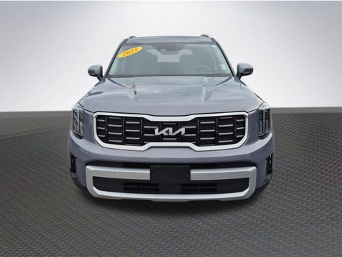 Used 2025 Kia Telluride S FWD image 3