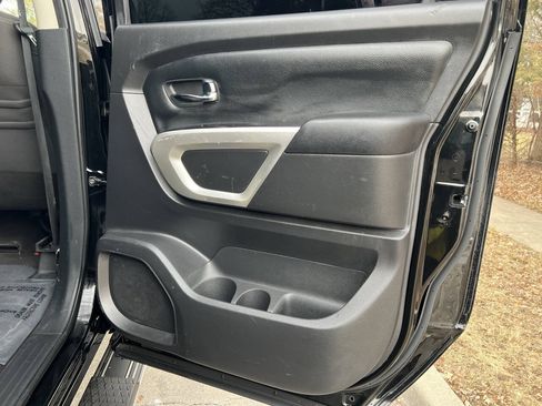 Used 2020 Nissan Titan SV w/ SV Convenience Package AWD/4WD image 22