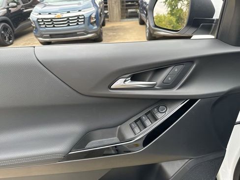 New 2025 Chevrolet Equinox LT w/ Safety and Technology Package image 11