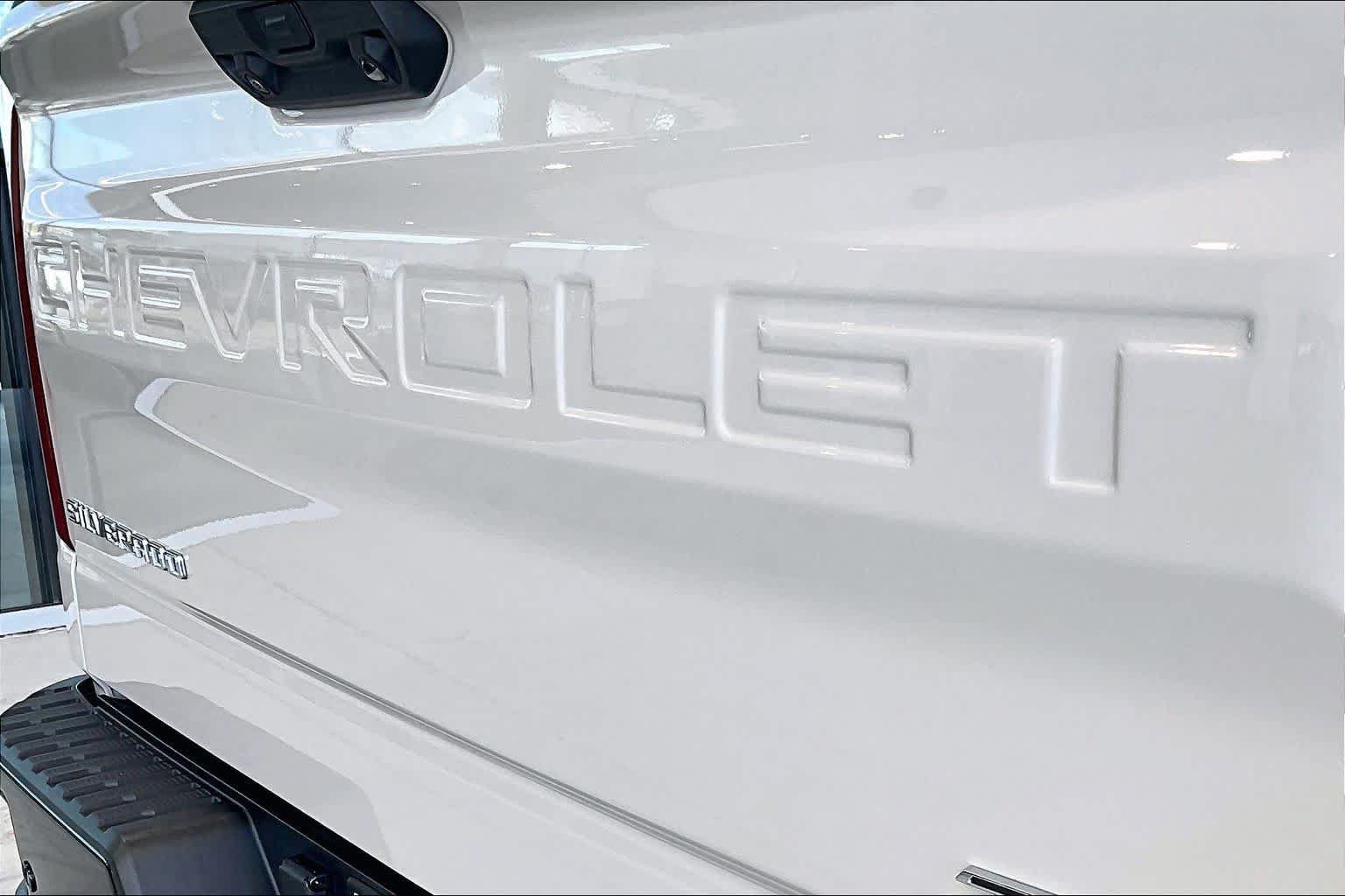 Used 2026 Chevrolet Silverado 1500 ZR2 AWD/4WD image 9