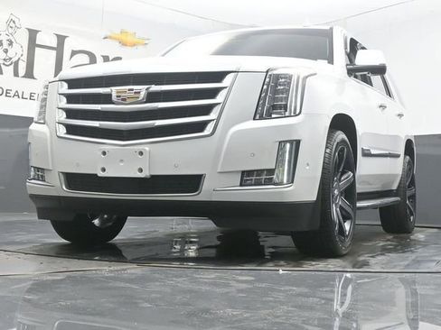 Used 2017 Cadillac Escalade Premium Luxury image 4