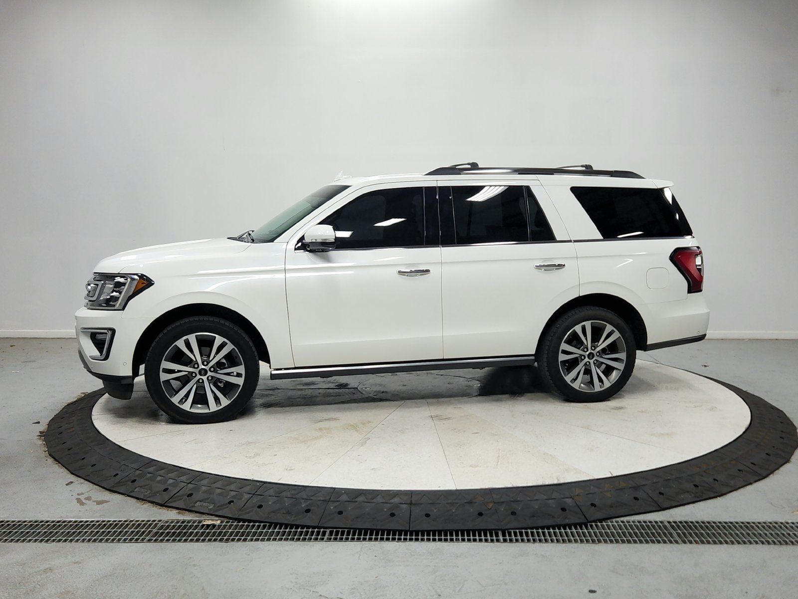 Used 2021 Ford Expedition Limited AWD/4WD image 5