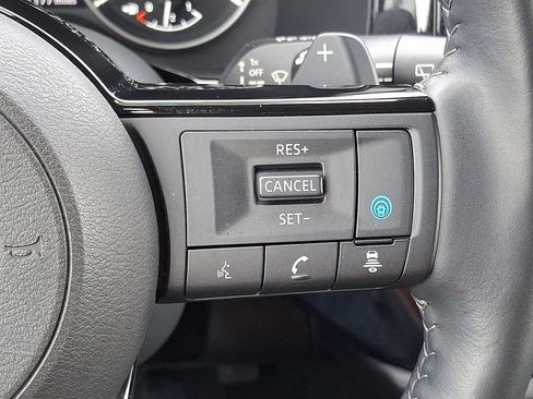 Used 2023 Nissan Pathfinder SL w/ Black Appearance Package image 24