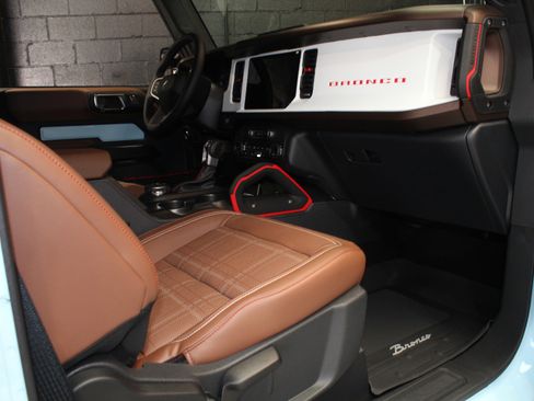 Used 2024 Ford Bronco Heritage Edition AWD/4WD image 43