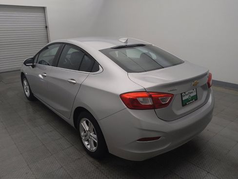 Used 2017 Chevrolet Cruze LT w/ Convenience Package FWD image 5