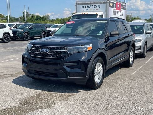 Used 2020 Ford Explorer XLT w/ Comfort Package AWD/4WD image 2