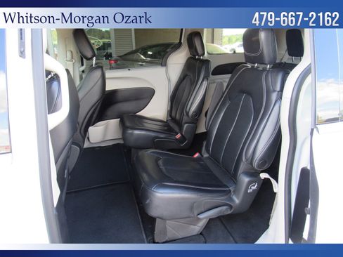 Used 2022 Chrysler Pacifica Touring-L image 22