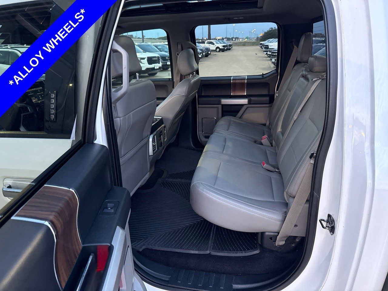 Used 2015 Ford F150 Lariat w/ Equipment Group 502A Luxury AWD/4WD image 6