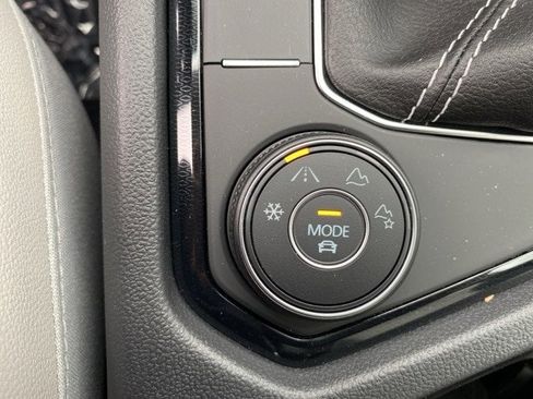 New 2025 Volkswagen Taos SE image 44