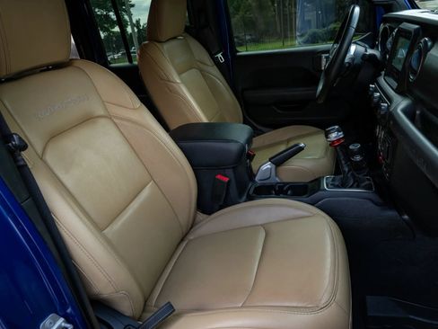 Used 2019 Jeep Wrangler Unlimited Rubicon w/ Dual Top Group AWD/4WD image 17