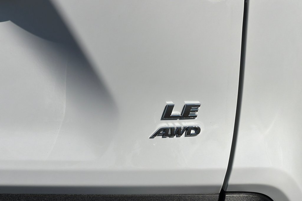 Used 2025 Toyota RAV4 LE AWD/4WD image 22