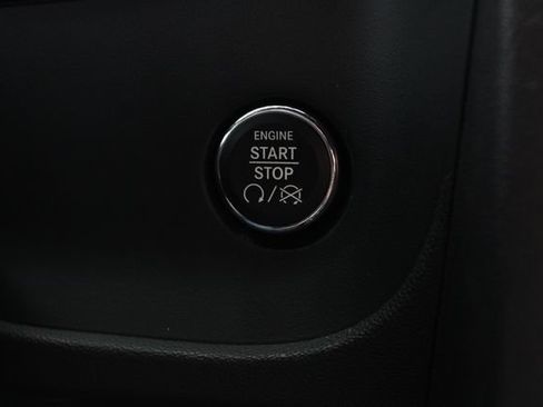 Used 2011 Dodge Challenger R/T RWD image 12