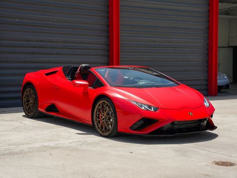 Used 2022 Lamborghini Huracan EVO RWD image 3