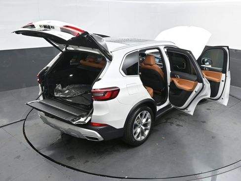 Certified 2022 BMW X5 sDrive40i w/ Premium Package image 55