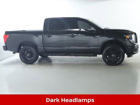 Used 2019 Nissan Titan SL w/ Midnight Edition image 12