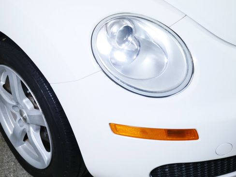 Used 2010 Volkswagen Beetle Coupe image 16