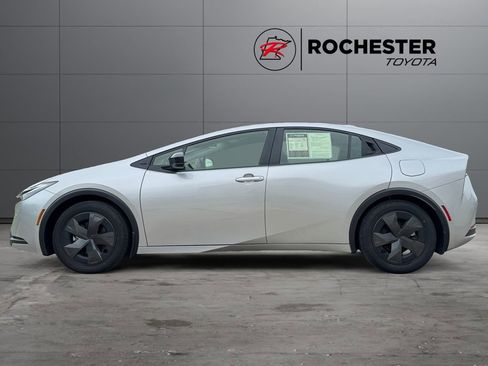 Used 2024 Toyota Prius Prime FWD image 2