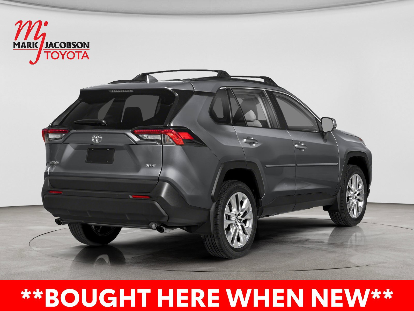 Used 2024 Toyota RAV4 XLE w/ Convenience Package FWD image 3