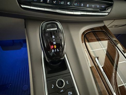 Used 2022 Cadillac Escalade Sport Platinum w/ LPO, ONYX Package AWD/4WD image 19