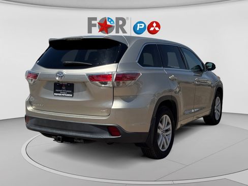 Used 2016 Toyota Highlander LE AWD/4WD image 5