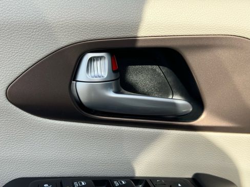 Used 2017 Chrysler Pacifica Touring-L Plus image 21