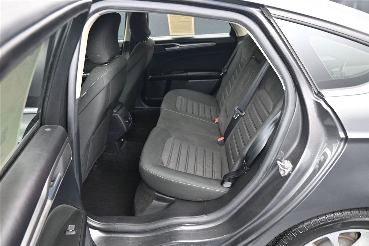 Used 2019 Ford Fusion SE FWD image 10
