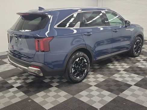 Used 2024 Kia Sorento S w/ Panoramic Sunroof Package FWD image 6