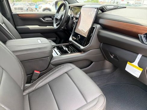 New 2026 GMC Yukon Denali w/ Denali Reserve Package AWD/4WD image 21