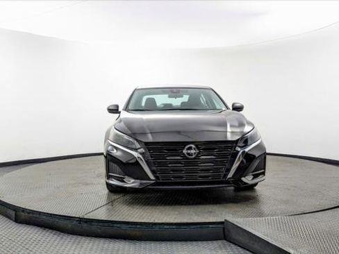 Used 2024 Nissan Altima 2.5 SV image 12