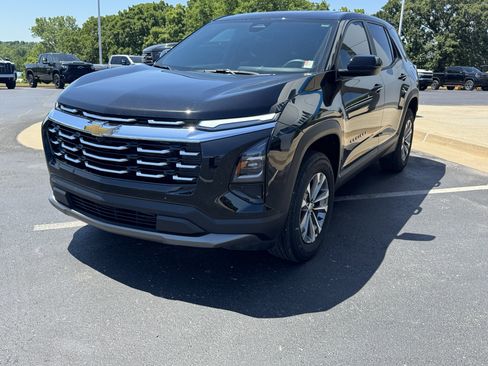 Used 2025 Chevrolet Equinox ACTIV w/ Convenience Package III AWD/4WD image 2