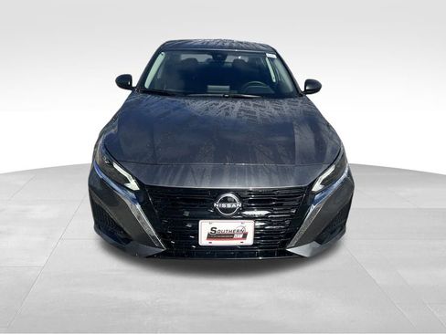 Used 2025 Nissan Altima 2.5 S image 10