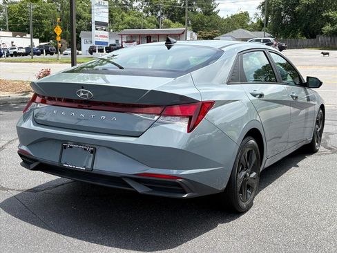 Certified 2021 Hyundai Elantra SEL w/ Convenience Package FWD image 5