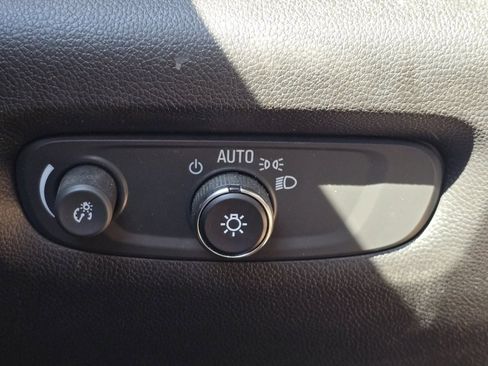 Used 2023 Chevrolet Traverse LT image 26