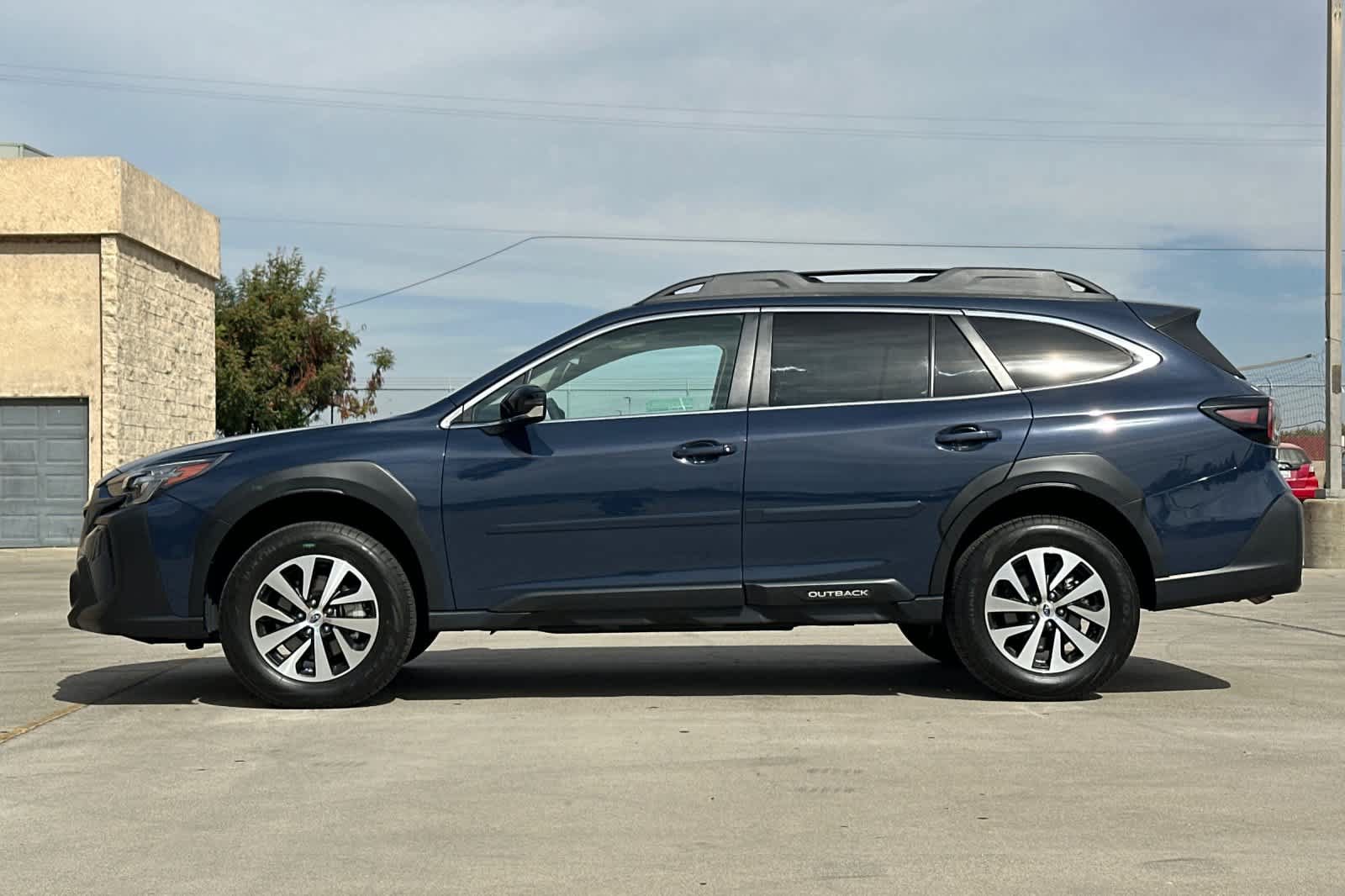 Used 2024 Subaru Outback Premium AWD/4WD image 6