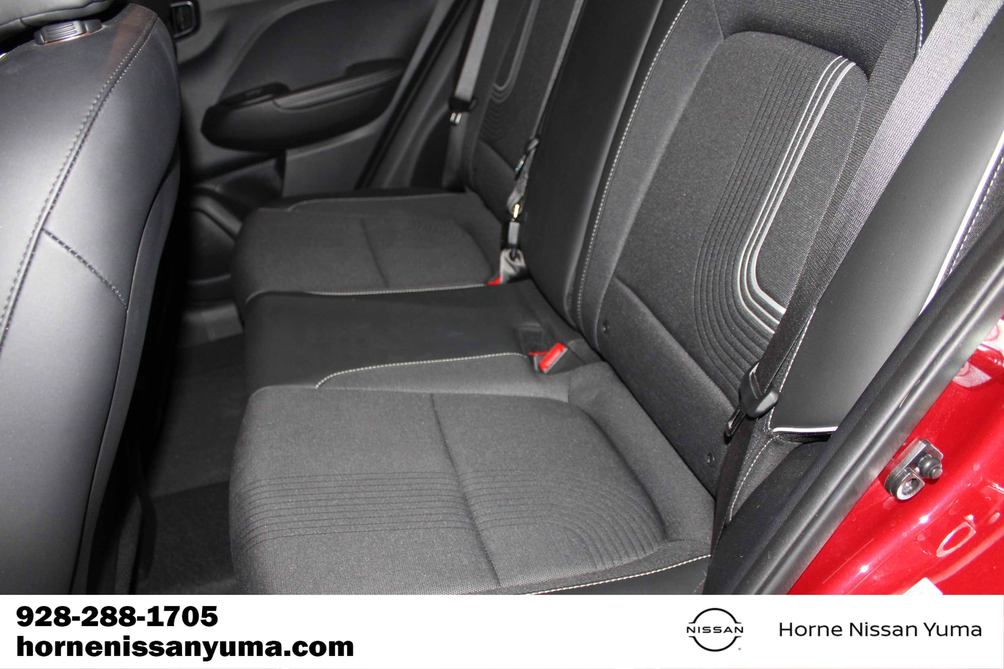 Used 2025 Hyundai Venue Limited FWD image 5