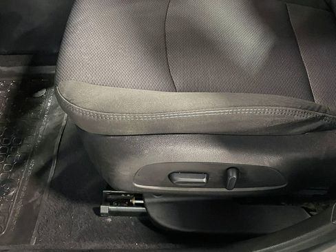 Used 2018 Chevrolet Cruze LT w/ Convenience Package FWD image 21