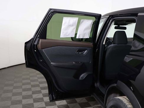 Used 2023 Nissan Rogue SV image 18