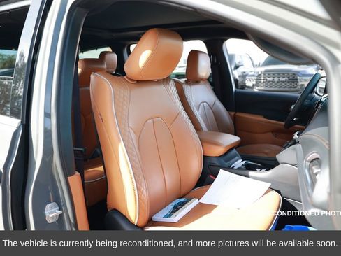 Used 2023 Chrysler Pacifica Pinnacle image 15