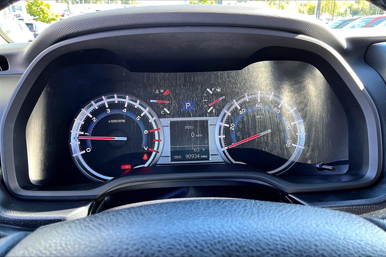 Used 2018 Toyota 4Runner SR5 AWD/4WD image 14